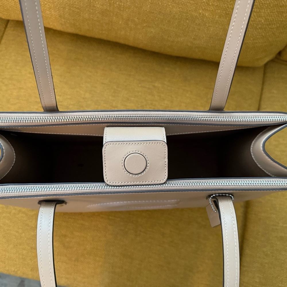 Large COACH Beige Leather Tote with Embossed 'C' - Picture 2 of 6